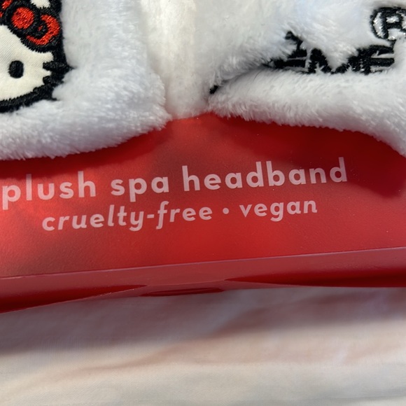 NWT The Crème Shop Hello Kitty Plush Spa Headband - Picture 2 of 6